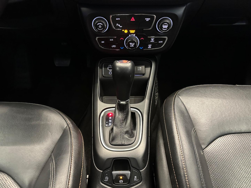Foto do veículo JEEP COMPASS  LONGITUDE 2.0 FLEX 16V AUT 2021 71.150 KM 108.900,00