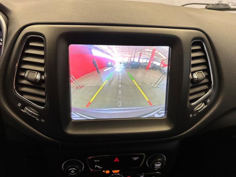 Foto do veículo JEEP COMPASS  LONGITUDE 2.0 FLEX 16V AUT 2021 71.150 KM 108.900,00