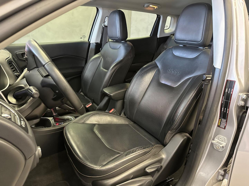 Foto do veículo JEEP COMPASS  LONGITUDE 2.0 FLEX 16V AUT 2021 71.150 KM 108.900,00