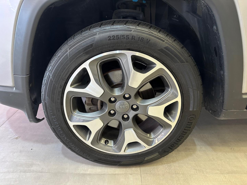 Foto do veículo JEEP COMPASS  LONGITUDE 2.0 FLEX 16V AUT 2021 71.150 KM 108.900,00