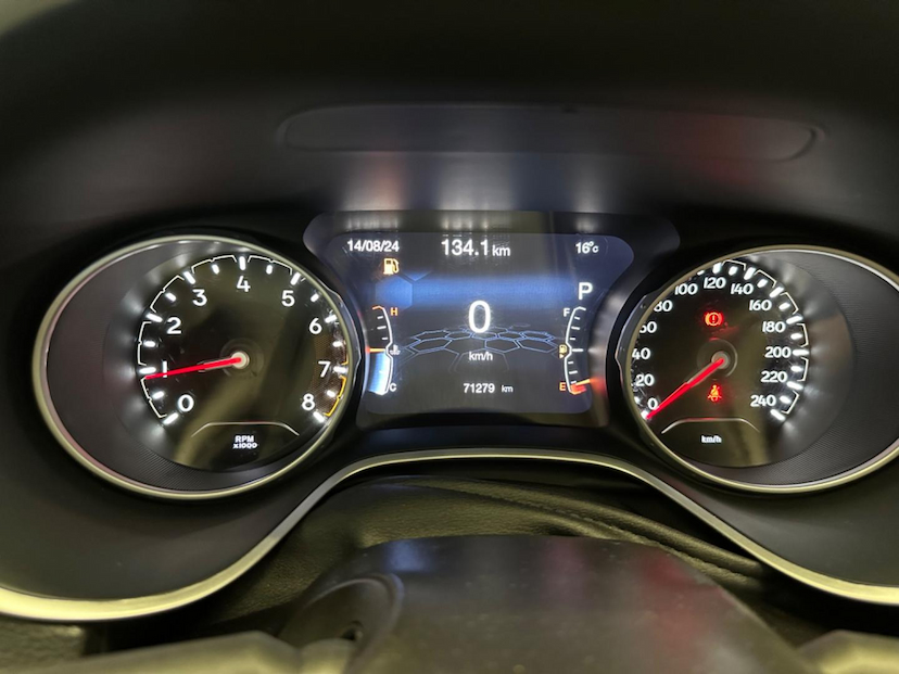 Foto do veículo JEEP COMPASS  LONGITUDE 2.0 FLEX 16V AUT 2021 71.150 KM 108.900,00