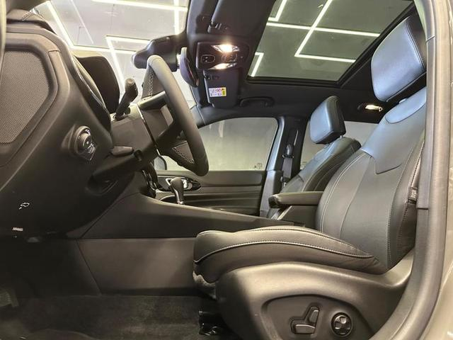 Foto do veículo JEEP COMPASS  SERIE S TF 2023 5.000 KM 189.900,00