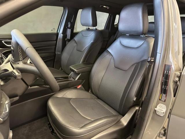 Foto do veículo JEEP COMPASS  SERIE S TF 2023 5.000 KM 189.900,00