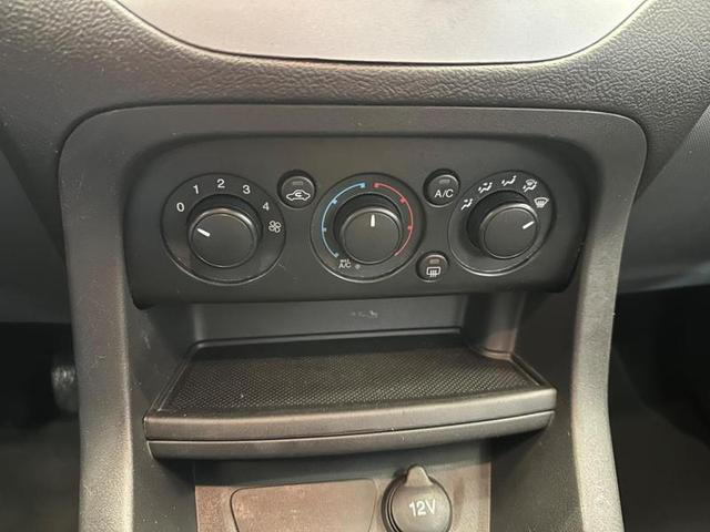 Foto do veículo FORD KA  1.0 SE 12V FLEX 4P MANUAL 2015 98.754 KM 39.900,00