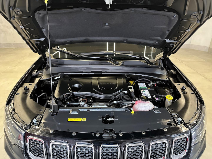 Foto do veículo JEEP COMPASS  LONG TF 2023 22.866 KM 145.900,00