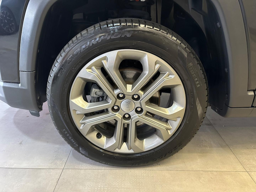 Foto do veículo JEEP COMPASS  LONG TF 2023 22.866 KM 145.900,00