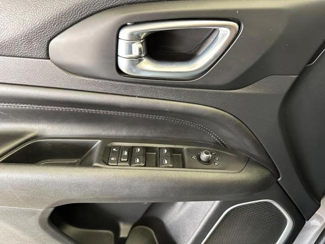 Foto do veículo JEEP COMPASS  LONG TF 2022 48.205 KM 132.900,00