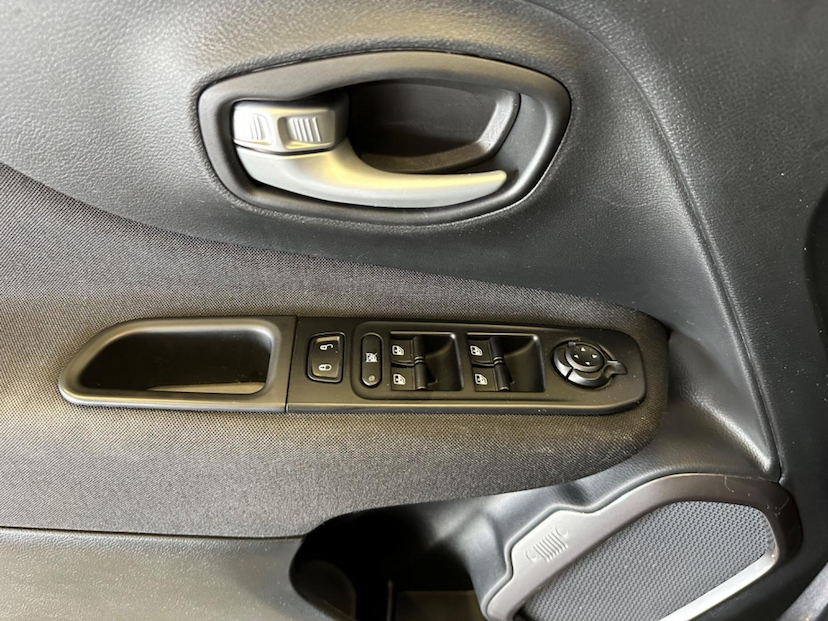 Foto do veículo JEEP RENEGADE  SPORT T270 FLEX 2022 20.145 KM 105.900,00