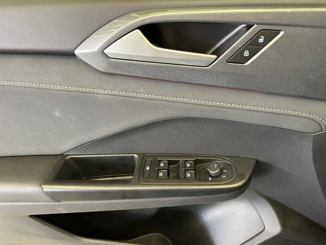 Foto do veículo VOLKSWAGEN TAOS  HL TSI AE 2023 25.838 KM 176.900,00