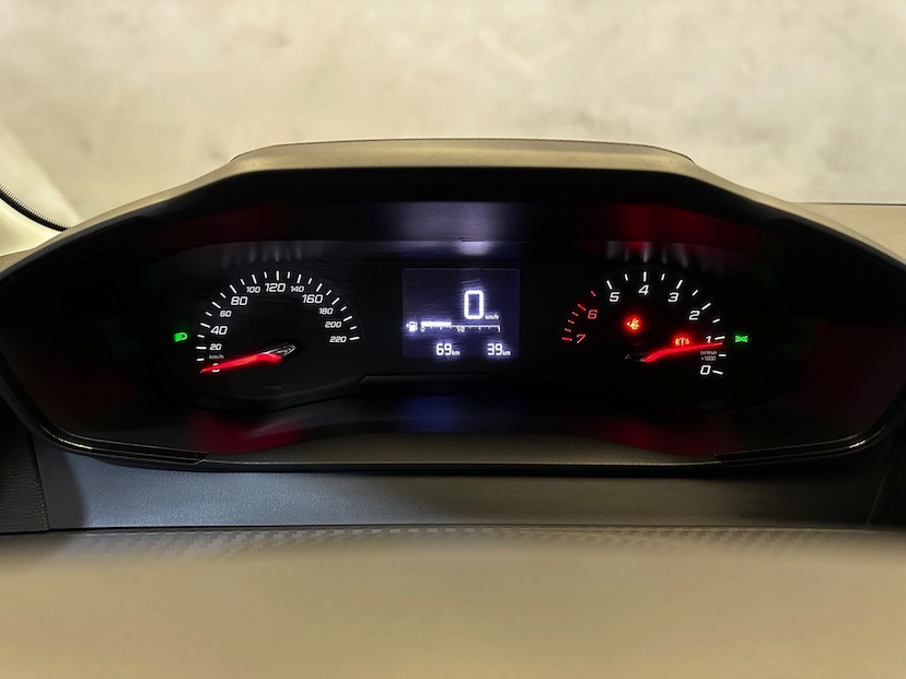 Foto do veículo PEUGEOT 208  LIKE MT 2023 44 KM 69.900,00