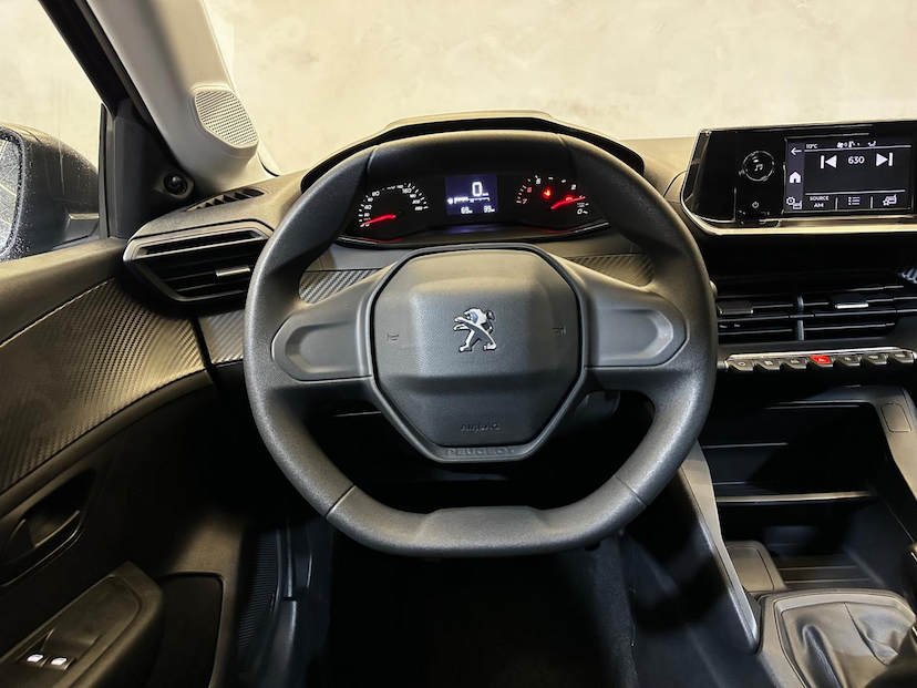 Foto do veículo PEUGEOT 208  LIKE MT 2023 44 KM 69.900,00
