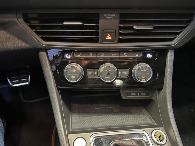 Foto do veículo VOLKSWAGEN JETTA  GLI 350 TSI 2.0 16V 4P AUT 2021 40.500 KM 179.900,00