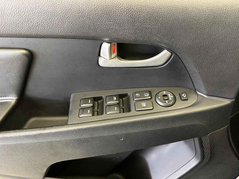 Foto do veículo KIA SPORTAGE KIA  EX2 OFFG4 2015 120.000 KM 85.900,00