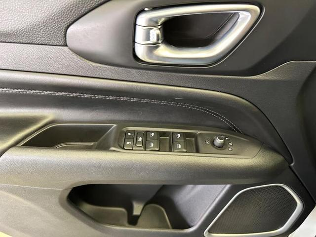 Foto do veículo JEEP COMPASS  LONG. T270 1.3 TB 4X2 FLEX AUT. 2022 33.100 KM 139.900,00