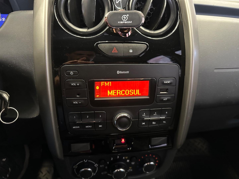 Foto do veículo RENAULT DUSTER  16 E CVT 2018 80.297 KM 69.900,00