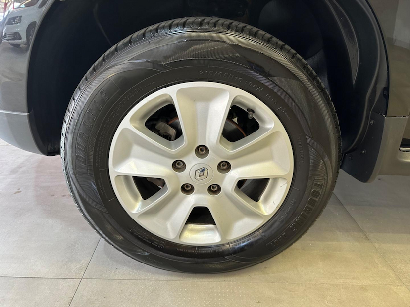 Foto do veículo RENAULT DUSTER  16 E CVT 2018 80.297 KM 69.900,00