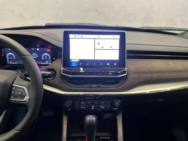 Foto do veículo JEEP COMMANDER  OVR TD380 2023 14.821 KM 229.900,00