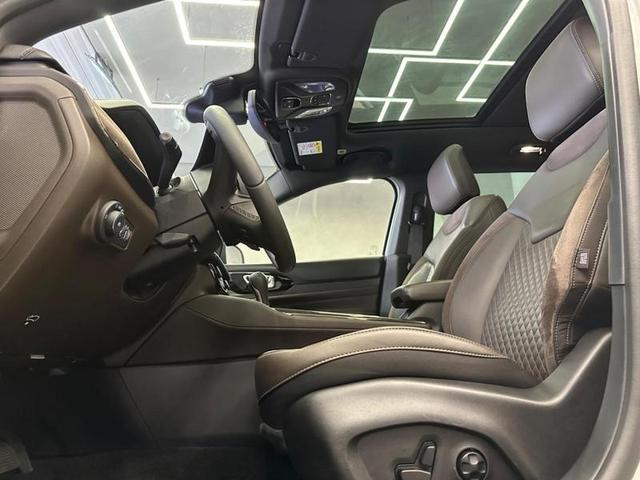Foto do veículo JEEP COMMANDER  OVR TD380 2023 14.821 KM 229.900,00