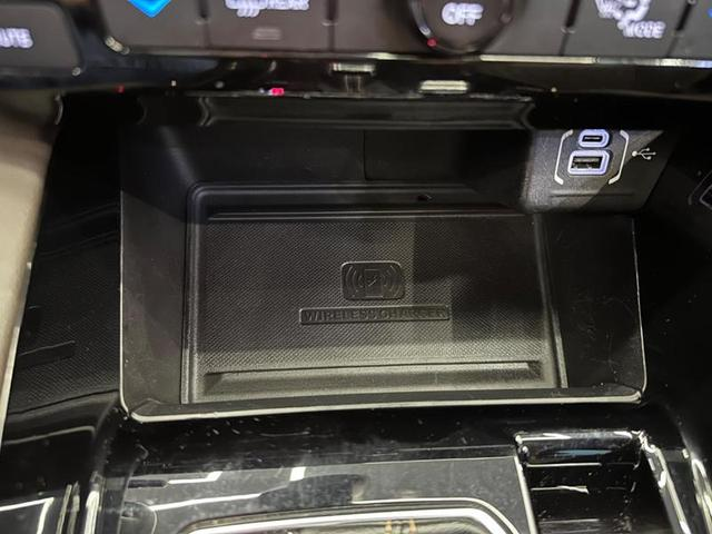 Foto do veículo JEEP COMMANDER  OVR TD380 2022 8.909 KM 214.900,00