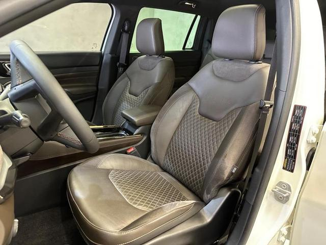 Foto do veículo JEEP COMMANDER  OVR TD380 2022 8.909 KM 214.900,00
