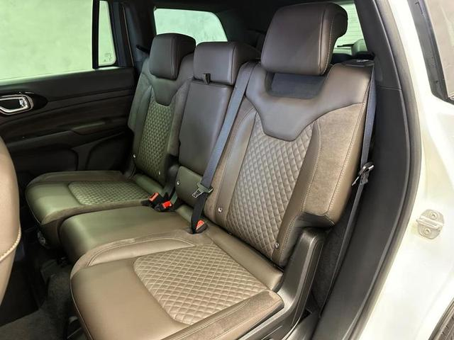 Foto do veículo JEEP COMMANDER  OVR TD380 2022 8.909 KM 214.900,00