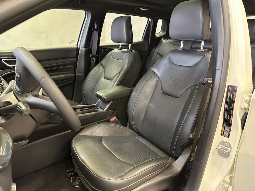 Foto do veículo JEEP COMPASS  SERIE S TF 2023 32.440 KM 177.900,00