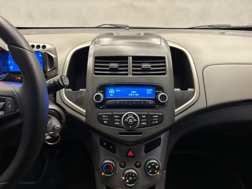 Foto do veículo CHEVROLET SONIC  LT HB MT 2013 93.718 KM 40.900,00