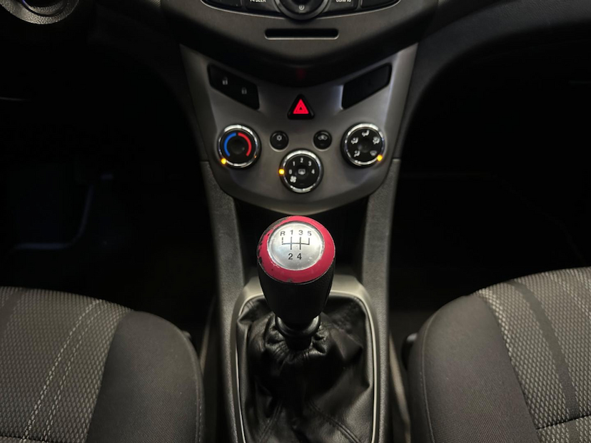 Foto do veículo CHEVROLET SONIC  LT HB MT 2013 93.718 KM 40.900,00