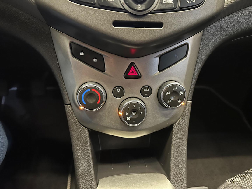 Foto do veículo CHEVROLET SONIC  LT HB MT 2013 93.718 KM 40.900,00
