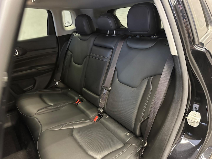 Foto do veículo JEEP COMPASS  LONG TF 2023 40.381 KM 144.900,00