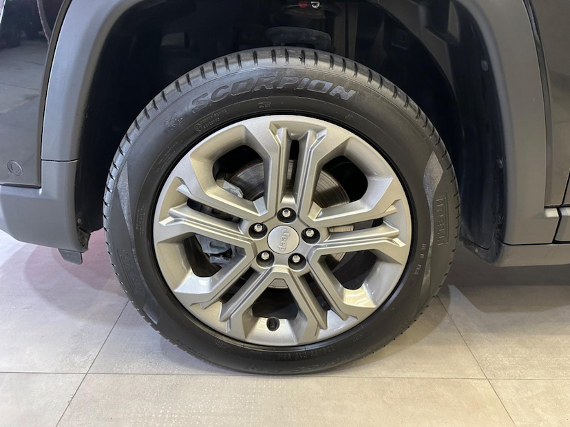 Foto do veículo JEEP COMPASS  LONG TF 2023 40.381 KM 144.900,00