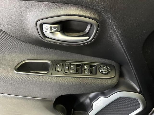 Foto do veículo JEEP RENEGADE  1.8 4X2 FLEX 16V AUT. 2021 62.137 KM 79.900,00
