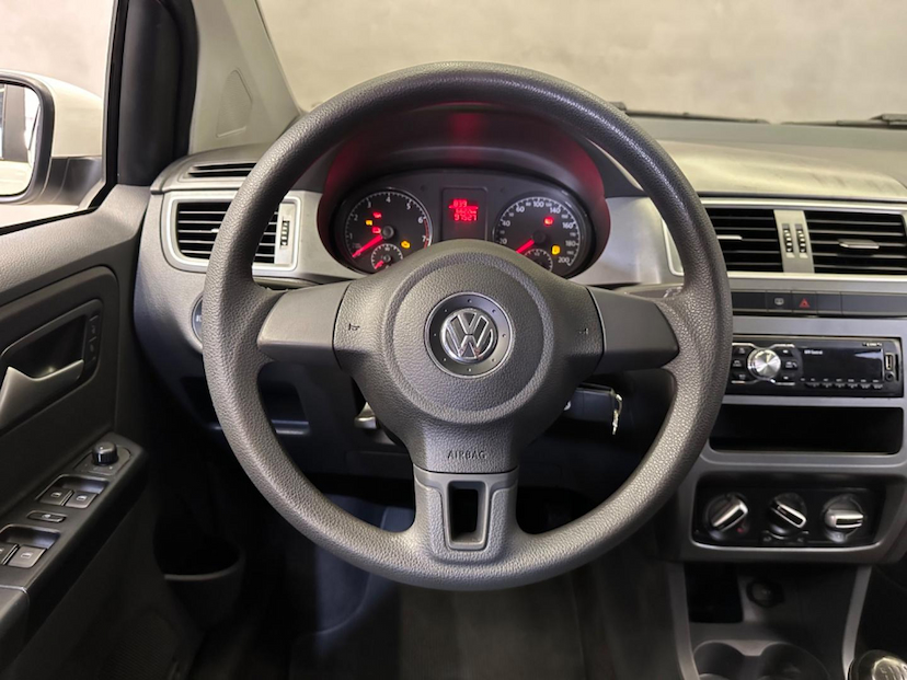 Foto do veículo VOLKSWAGEN FOX  1.0 8V (G2) (TREND) 4P 2015 97.477 KM 45.900,00