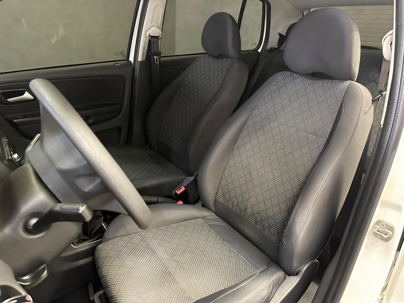 Foto do veículo VOLKSWAGEN FOX  1.0 8V (G2) (TREND) 4P 2015 97.477 KM 45.900,00
