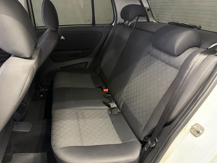 Foto do veículo VOLKSWAGEN FOX  1.0 8V (G2) (TREND) 4P 2015 97.477 KM 45.900,00