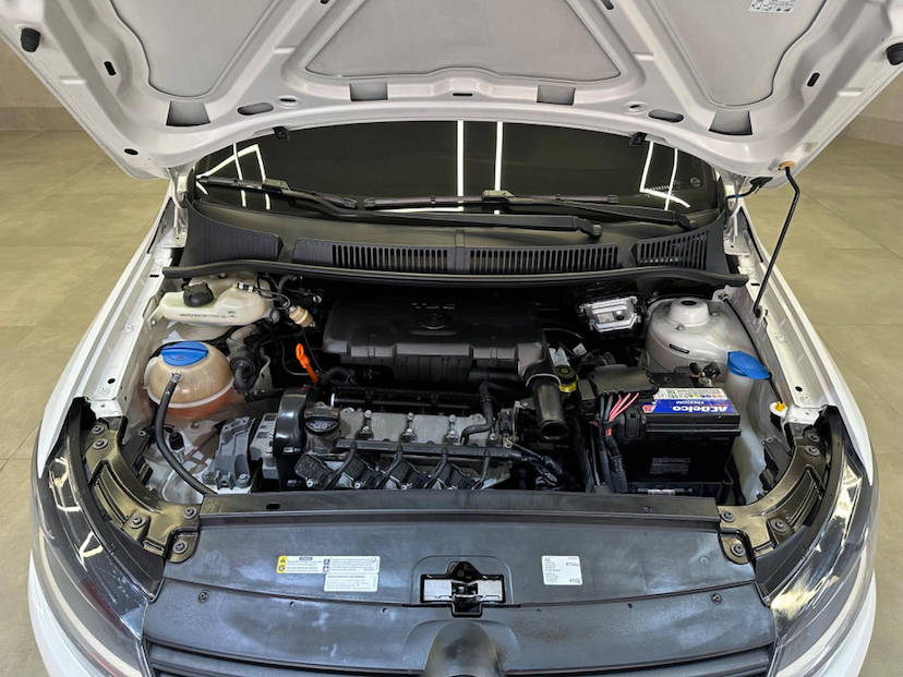 Foto do veículo VOLKSWAGEN FOX  1.0 8V (G2) (TREND) 4P 2015 97.477 KM 45.900,00