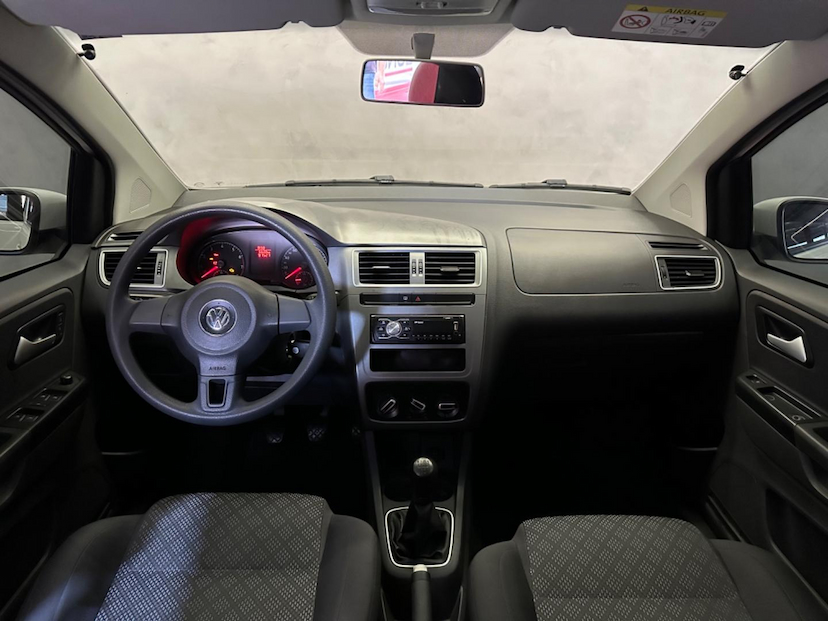 Foto do veículo VOLKSWAGEN FOX  1.0 8V (G2) (TREND) 4P 2015 97.477 KM 45.900,00