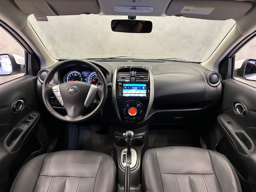 Foto do veículo NISSAN VERSA  16SL CVT 2020 121.500 KM 67.900,00
