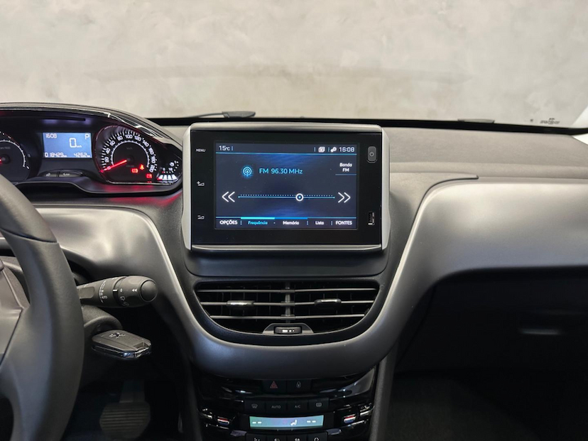 Foto do veículo PEUGEOT 2008  GRF THP AT 2023 18.422 KM 102.900,00