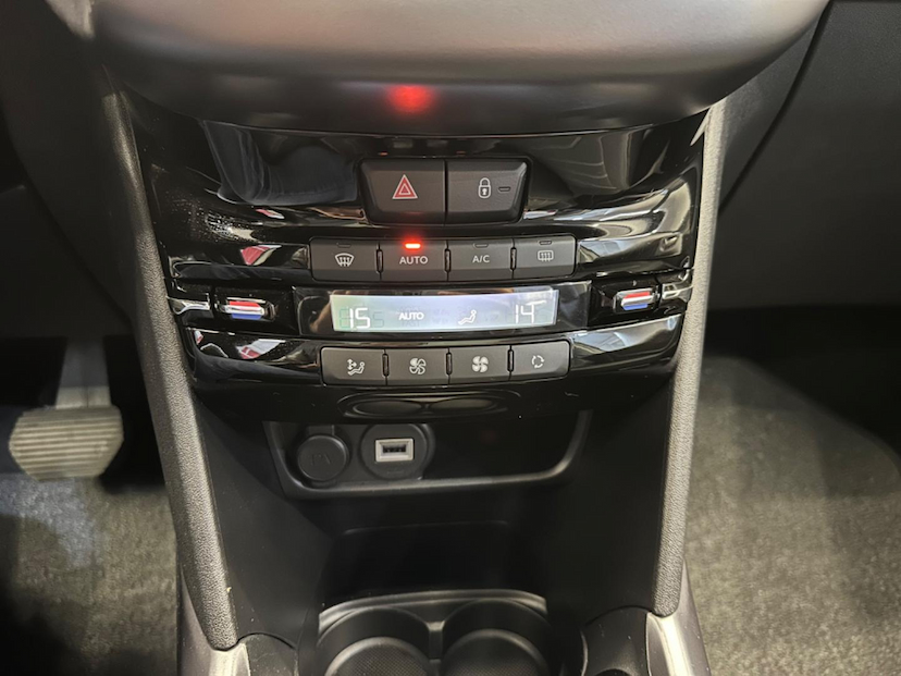 Foto do veículo PEUGEOT 2008  GRF THP AT 2023 18.422 KM 102.900,00
