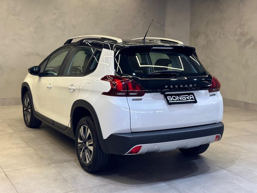 Foto do veículo PEUGEOT 2008  GRF THP AT 2023 18.422 KM 102.900,00