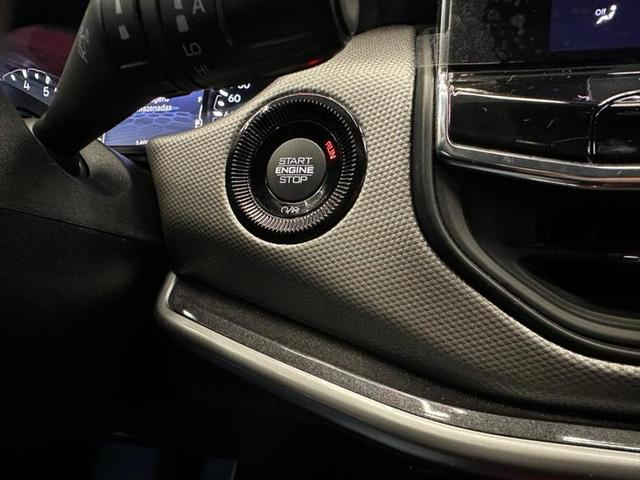 Foto do veículo JEEP COMPASS  LONG TF 2022 14.875 KM 135.900,00