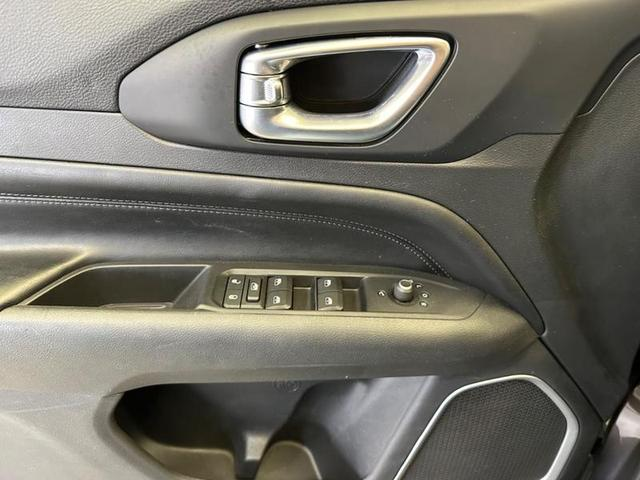 Foto do veículo JEEP COMPASS  LONG TF 2022 14.875 KM 135.900,00