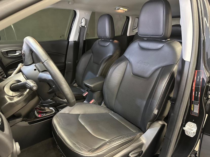 Foto do veículo JEEP COMPASS  LIMITED F 2018 33.418 KM 102.900,00