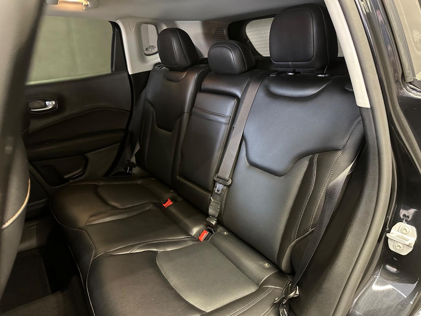 Foto do veículo JEEP COMPASS  LIMITED F 2018 33.418 KM 102.900,00