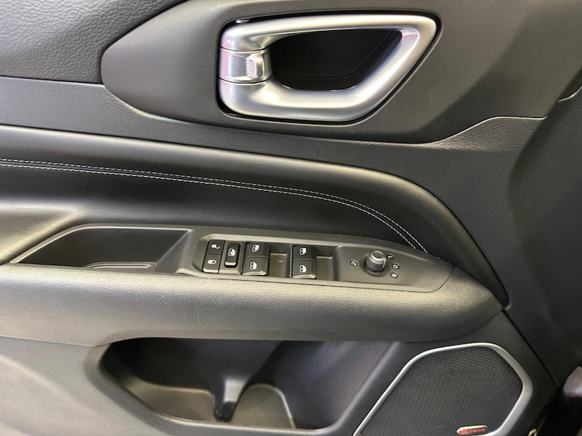 Foto do veículo JEEP COMPASS  LONG TF 2023 20.744 KM 139.900,00