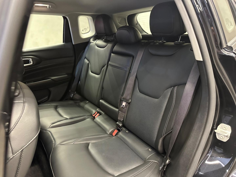 Foto do veículo JEEP COMPASS  LONG TF 2023 20.744 KM 139.900,00