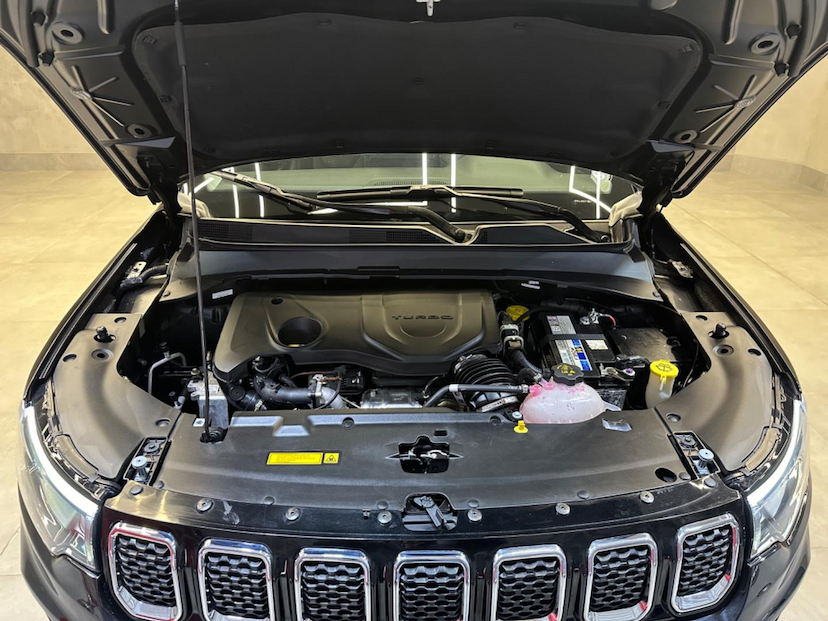 Foto do veículo JEEP COMPASS  LONG TF 2023 20.744 KM 139.900,00