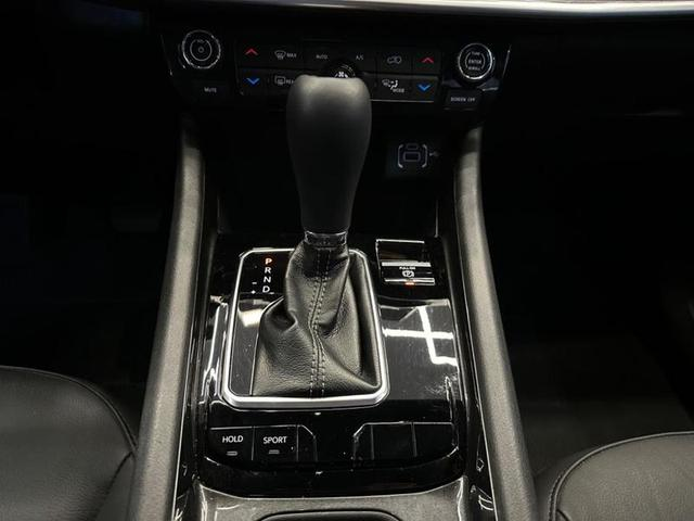 Foto do veículo JEEP COMPASS  LONG TF 2022 11.957 KM 136.900,00