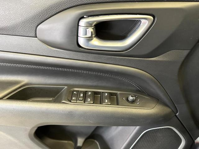 Foto do veículo JEEP COMPASS  LONG TF 2022 11.957 KM 136.900,00